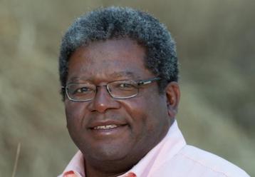 Portrait of a smiling man with glasses